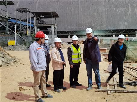 【奮戰(zhàn)80天·沖刺四季度】唐峰利用休息時間到魚峰水泥技改項(xiàng)目調(diào)研指導(dǎo)