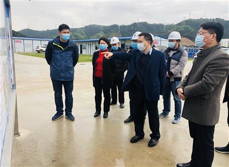 李勇齊到三江縣古宜鎮(zhèn)第三初級中學(xué)項目調(diào)研